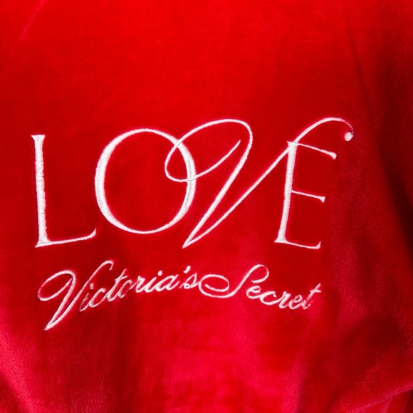 Victoria’s Secret Plush Red Robe & Slippers Set bundle - Picture 7 of 10